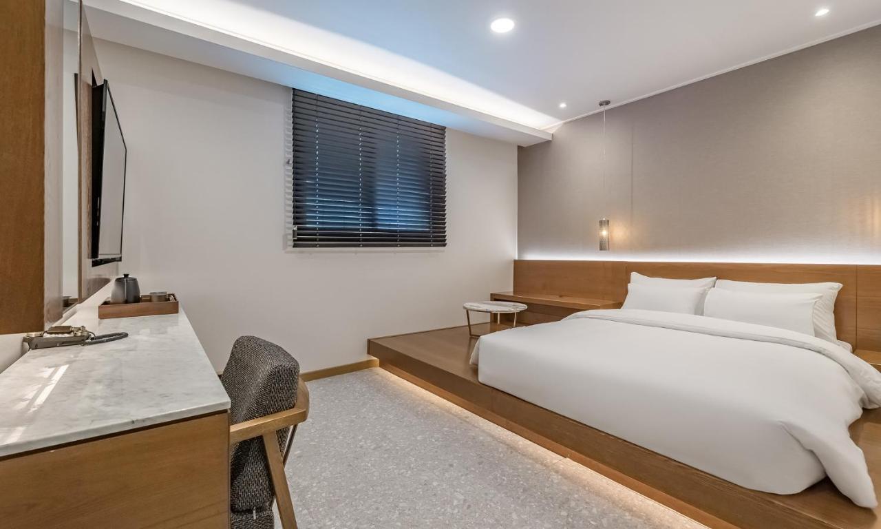 Stubborn Hotel Geoje Exterior photo